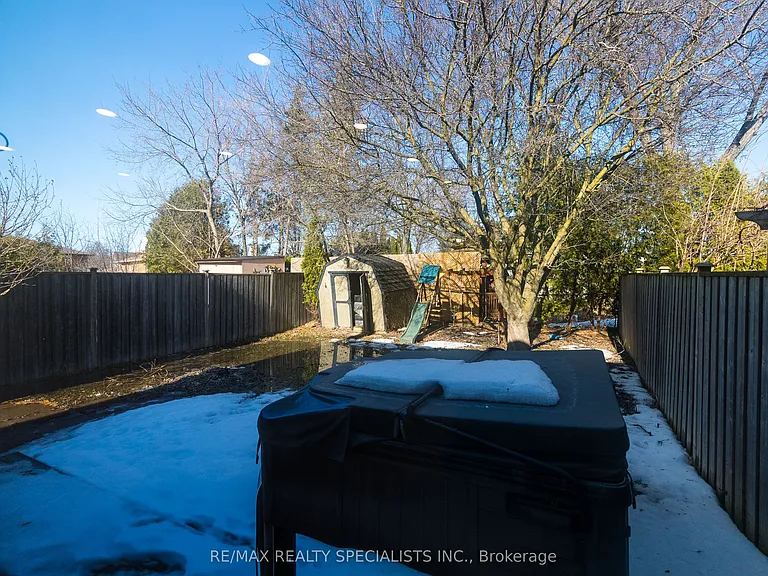 6419 Chaumont Cres #UPPER — Photo 21