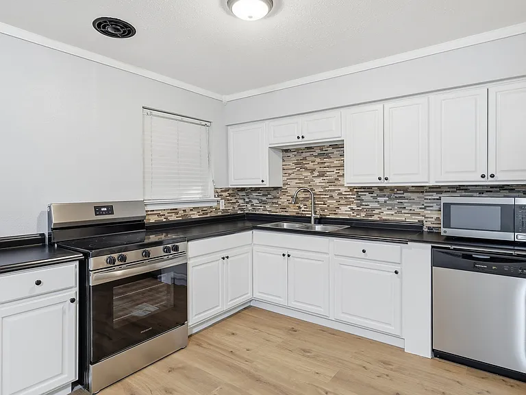 5345 Hensley Dr — Photo 8