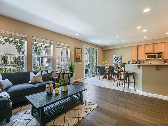 4th image of 351 Tower Hill Ave