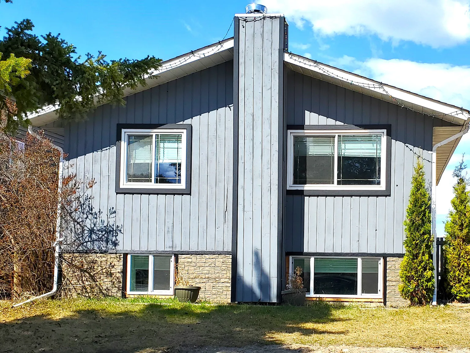 4118 51 Ave — Photo 1