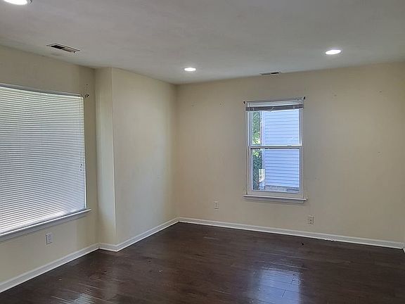 5th image of 2856 Middle Towne Cres