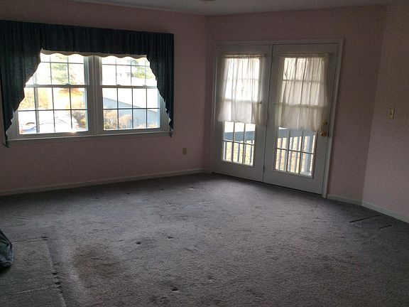 3rd image of 4658 Cheryl Dr
