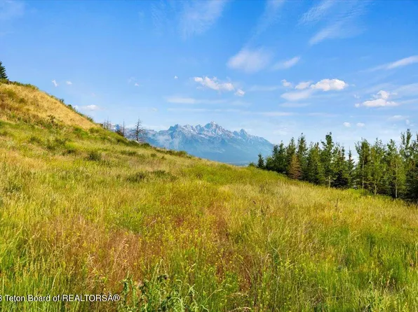 845 W Saddle Butte Dr, Jackson, WY 83001
