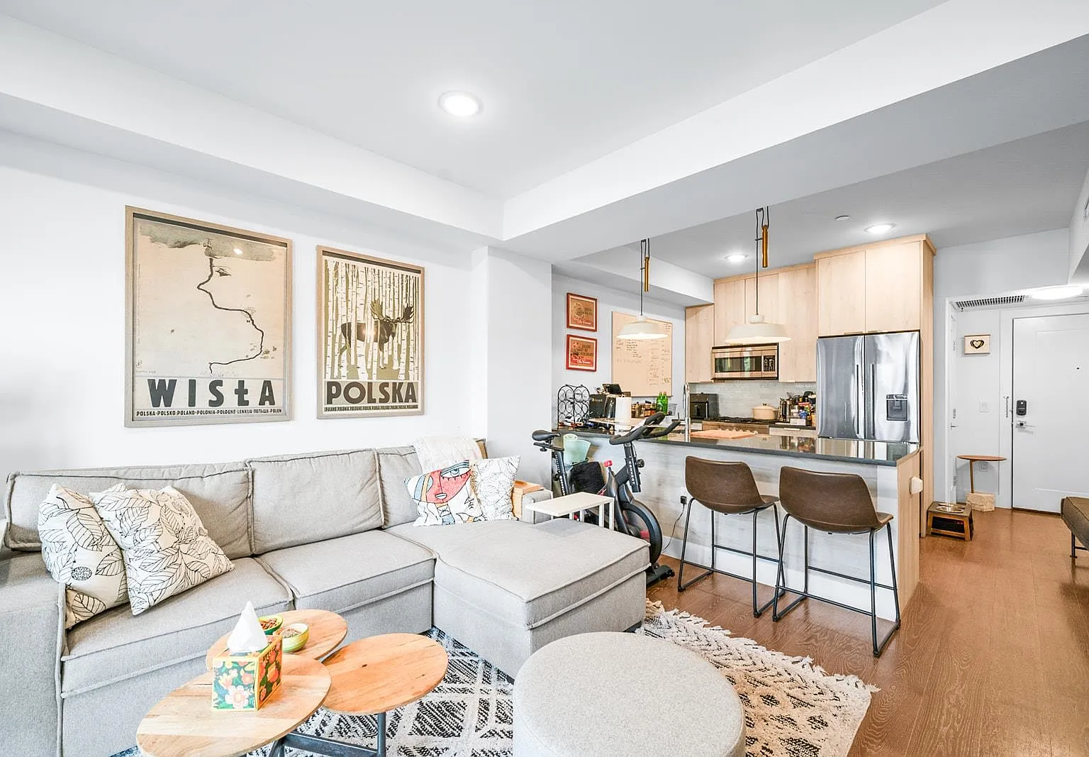 1 bed, 1.0 bath, 711 sqft, $3,800 — Photo 2