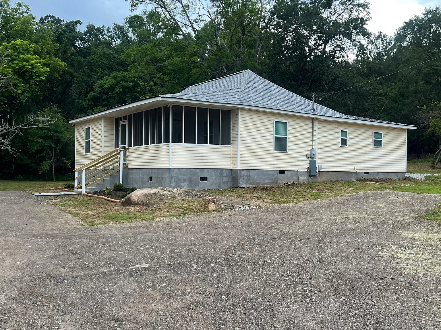 3 bed, 1726 sqft, $1,350 — Photo 2