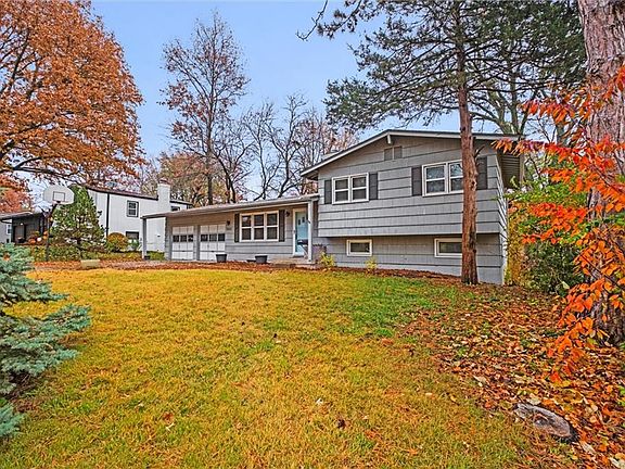 3rd image of 7413 Larsen Ln