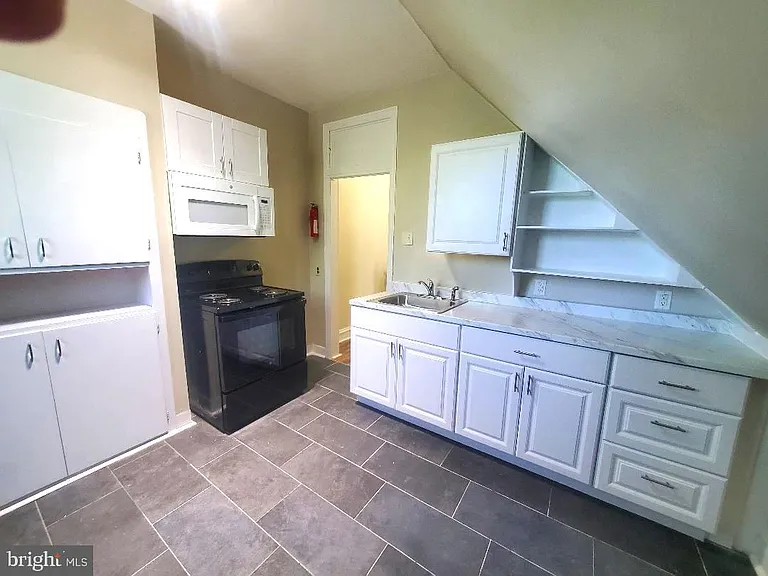 220 S Scott Ave #3 — Photo 4