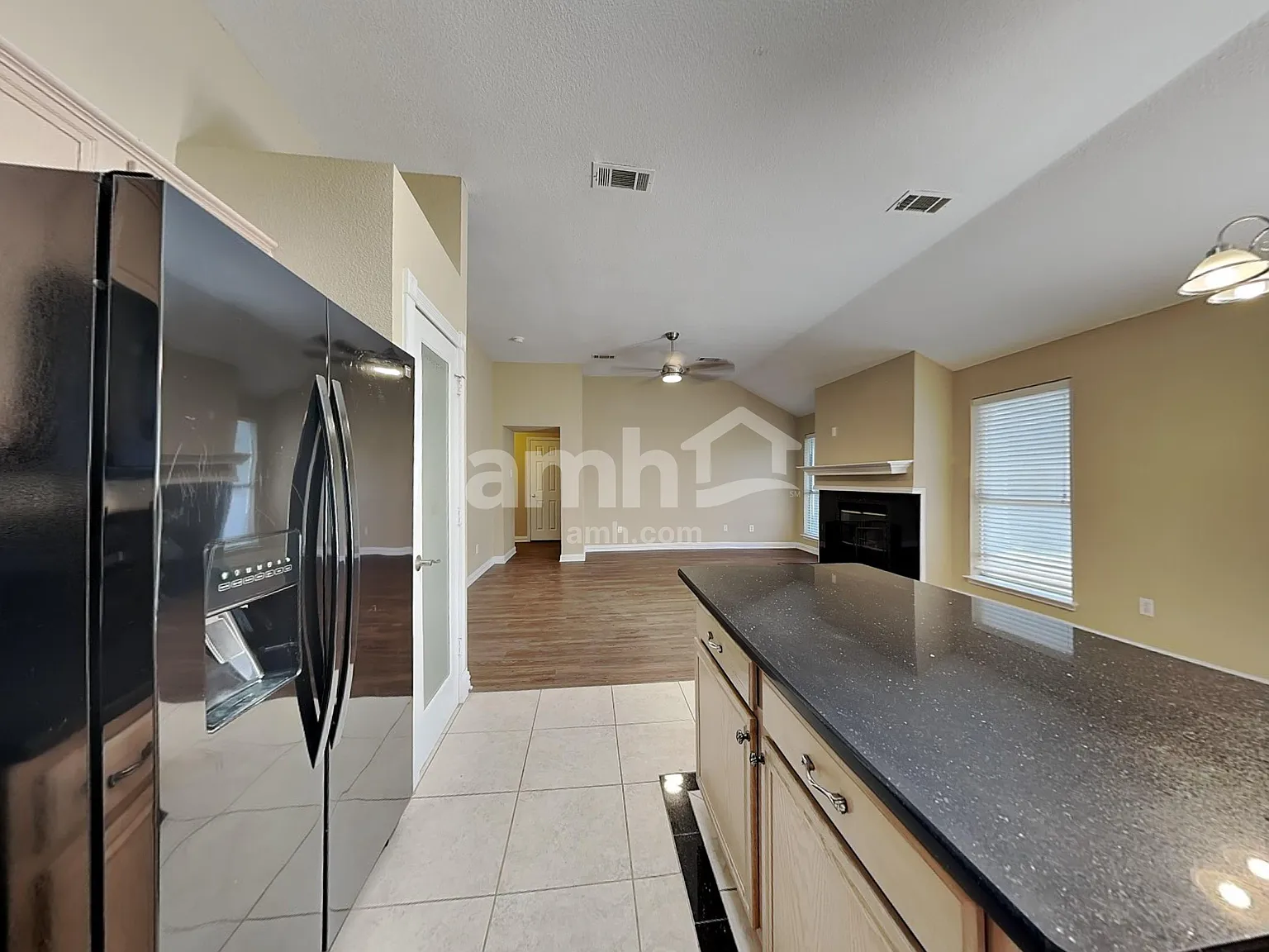 3 bed, 2.0 bath, 1778 sqft, $2,300 — Photo 4