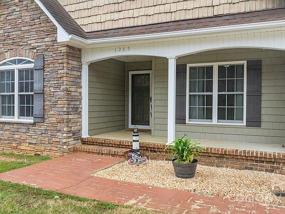 3rd image of 1263 Waterford Dr