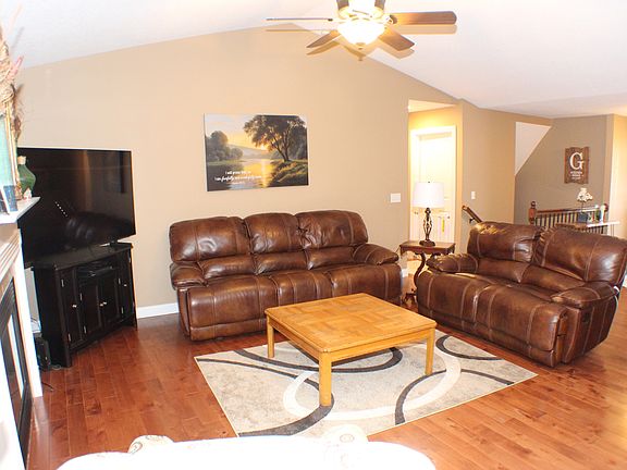 3rd image of 601 N 6th Street Cir