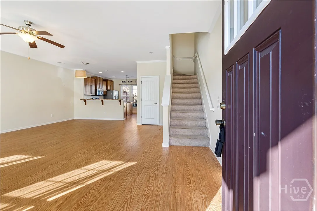 3 bed, 2.5 bath, 1592 sqft, $2,300 — Photo 4