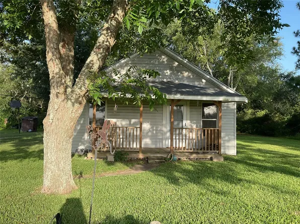 130 Kazmir St, Edna, TX 77971