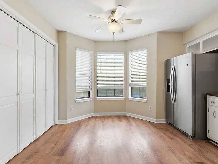 515 Chesterfield Ave #F — Photo 10