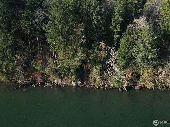 4th image of 22 Edge Water Drive