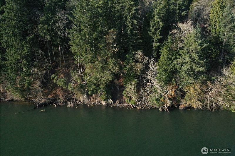 4th image of 22 Edge Water Drive