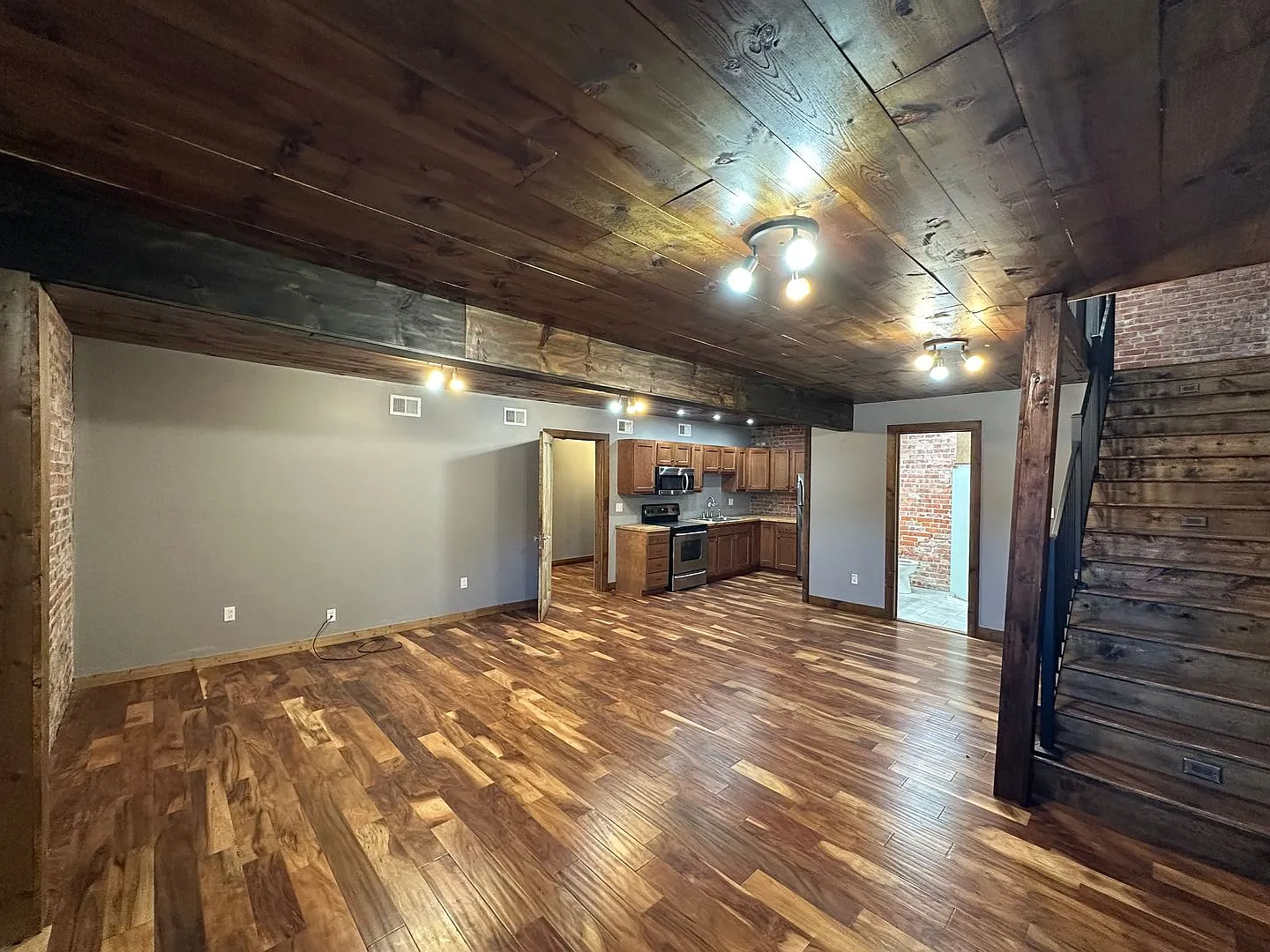 414 Wilson St — Photo 4
