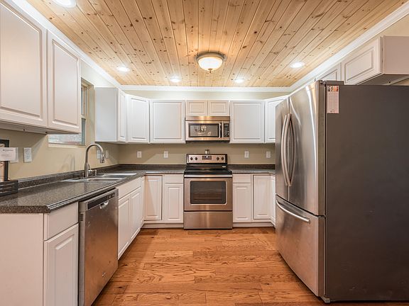 3rd image of 513 Greenwood Dr