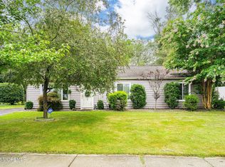 8 Harfield Dr, Jackson, NJ 08527