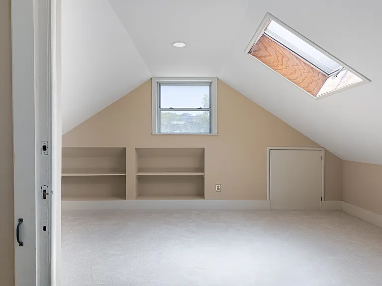 2128 Roosevelt Ave #1 — Photo 2