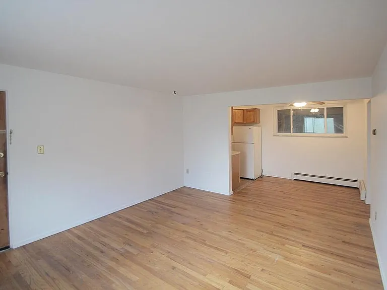600 Allenby Ave #4 — Photo 4
