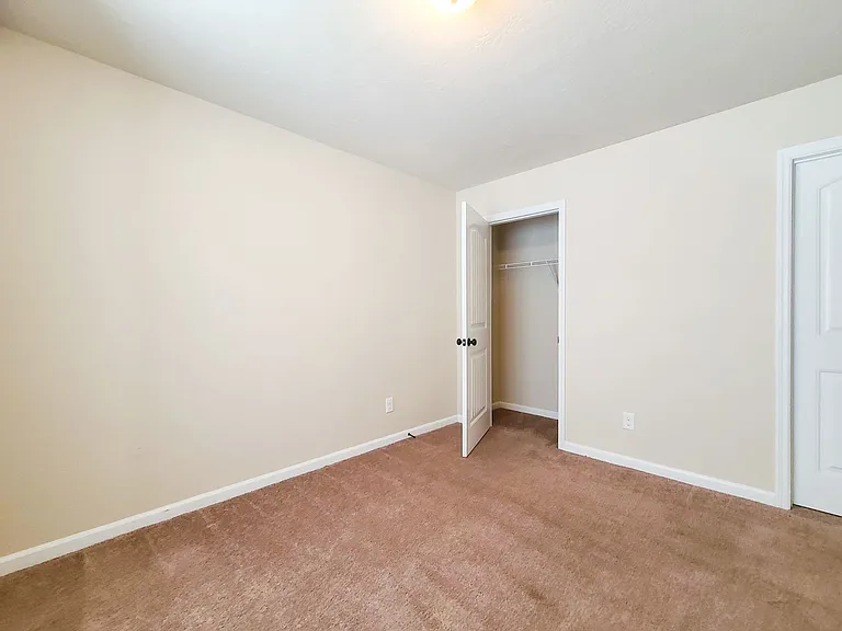 242 Haley Dr — Photo 4