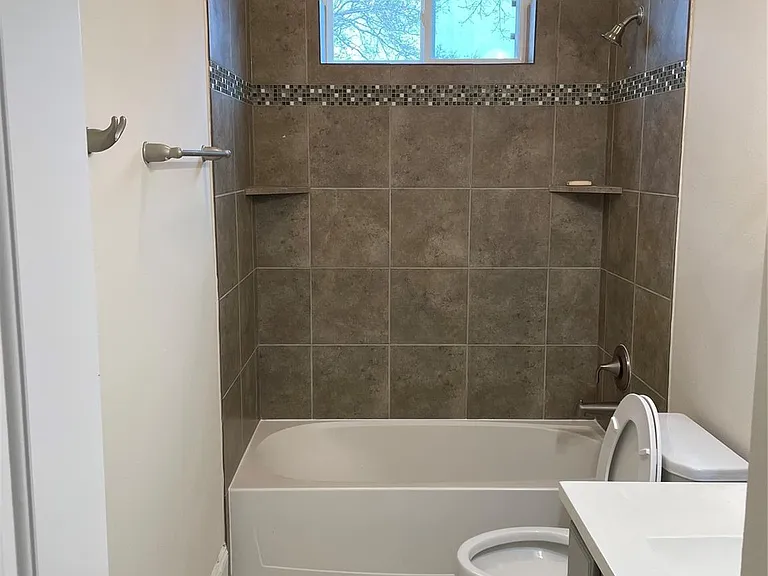 5105 Maple St — Photo 18