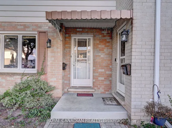 515 Weber St N #E, Waterloo, ON N2L 4G1