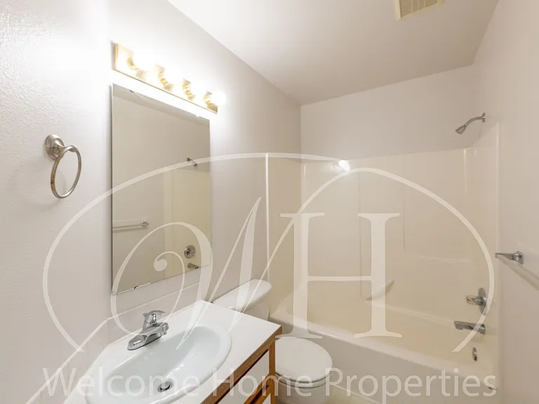 23 NW Earl Ln — Photo 14