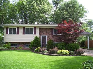 16 James Ct, Ballwin, MO 63021