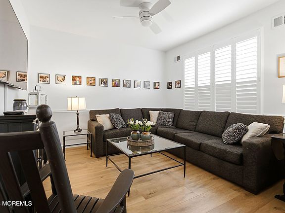 3rd image of 8 Bridle Way