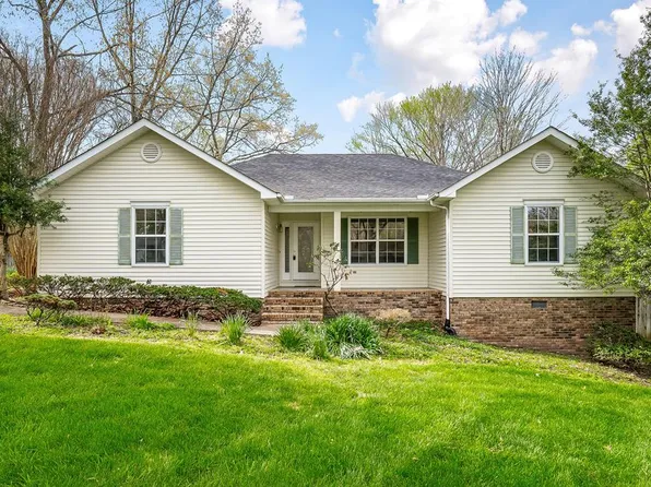 1050 Tanglewood Dr, Cookeville, TN 38501