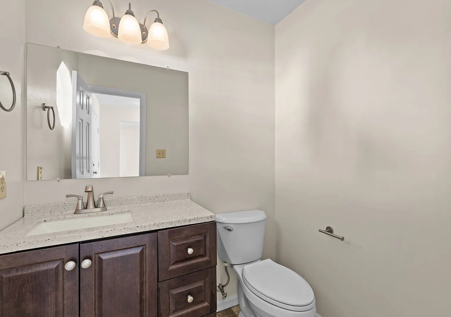 105 Crocker Street — Photo 3