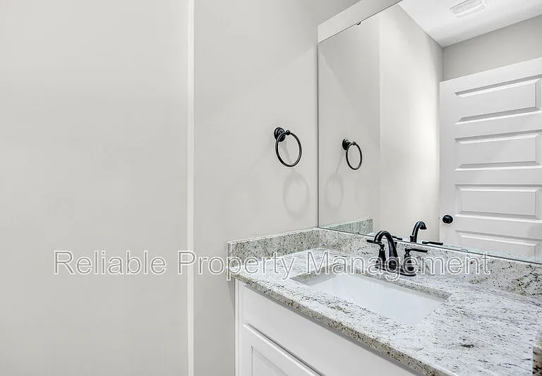 501 B H Parrish Rd — Photo 5