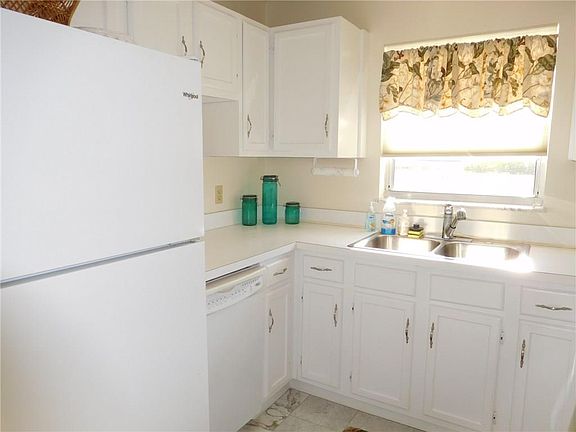 5th image of 1 Vista Palm Ln