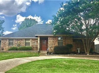 425 Maple Ridge Dr, Bossier City, LA 71111