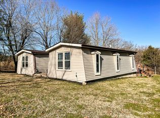 865 Iron Hill Rd E, Burns, TN 37029