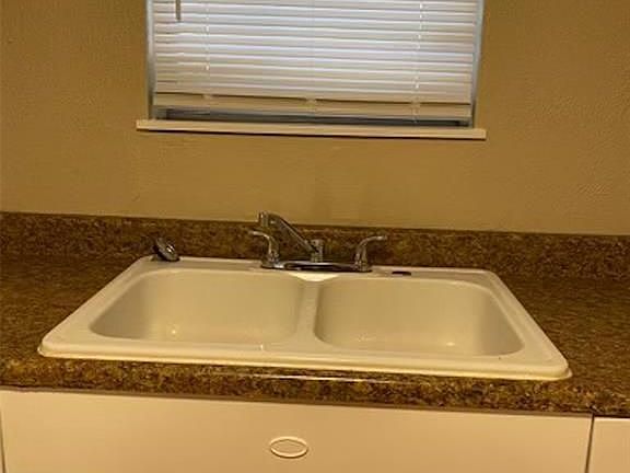 4th image of 4614 44th St #1/2