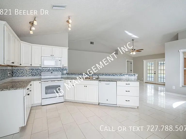 8821 Beeler Dr — Photo 10