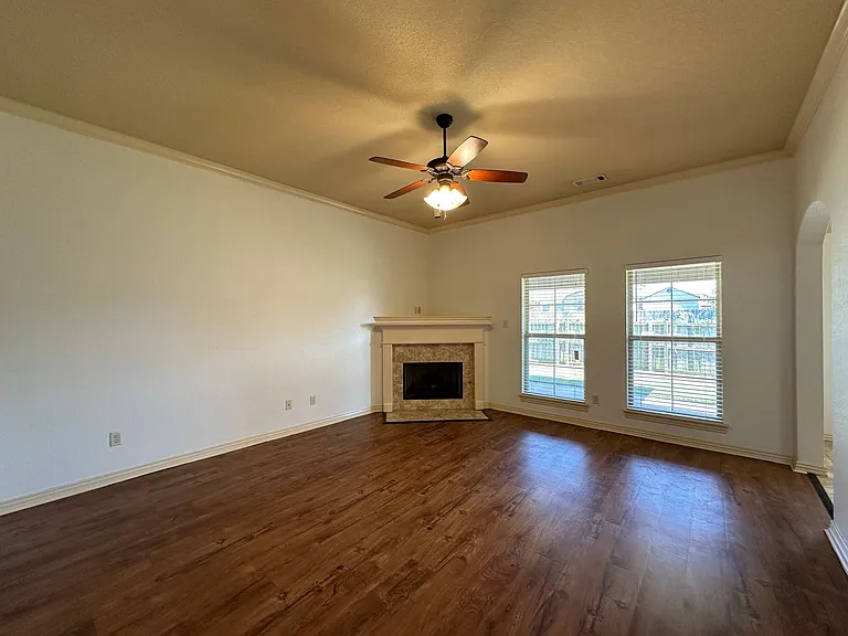 612 Windbrook Ct — Photo 5