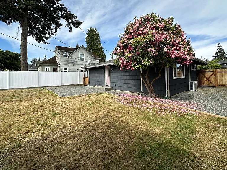 1816 Rockefeller Ave — Photo 17