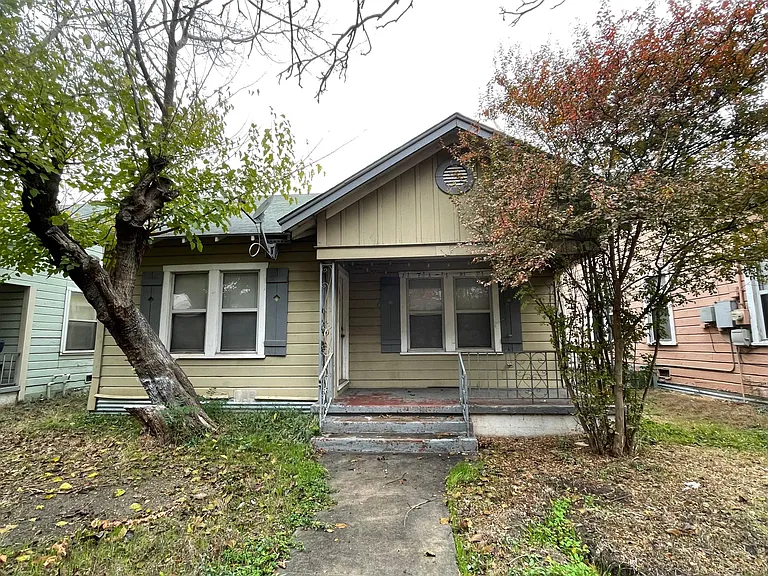 713 E Elmira St — Photo 15