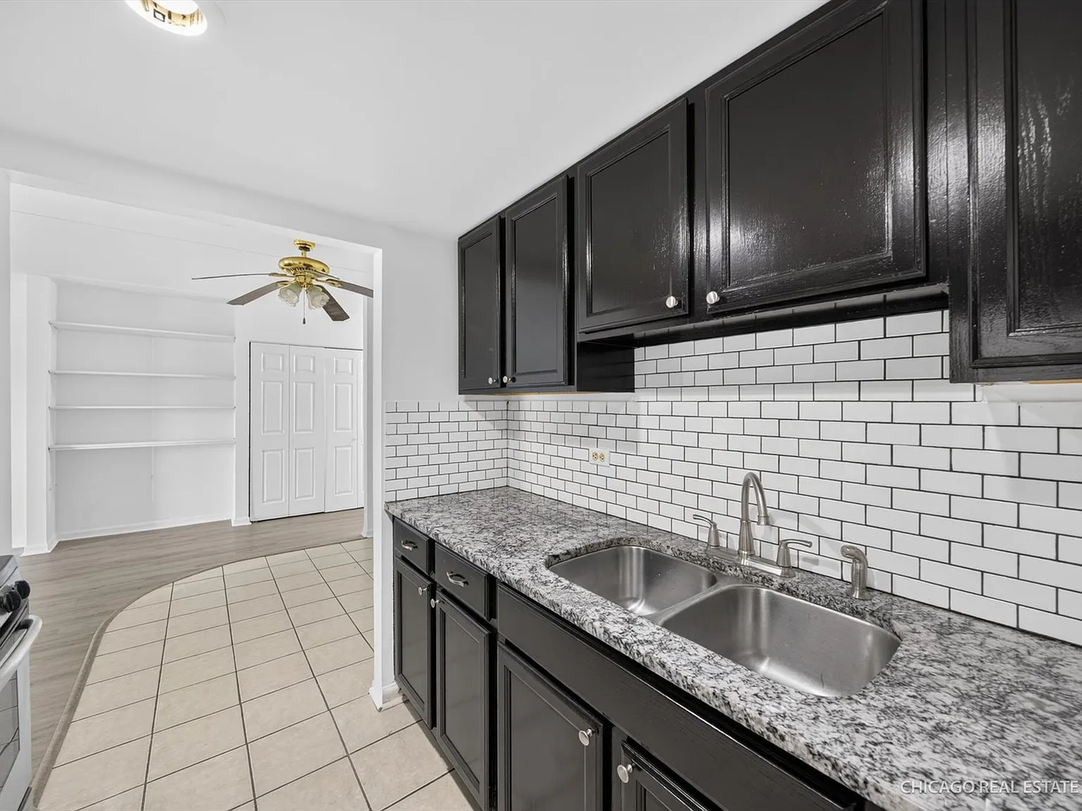 2 bed, 927 sqft, $2,100 — Photo 3