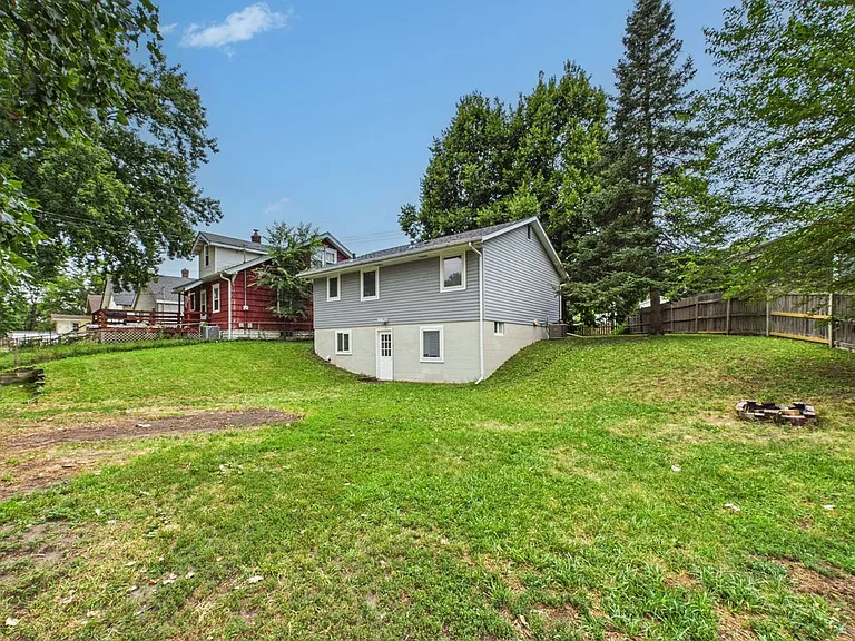 1509 Concord St S — Photo 17