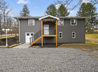 1642 Fairview School Rd, Ellwood City, PA 16117