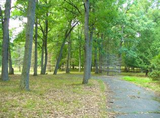 96 Ararat Dr, Vestal, NY 13850