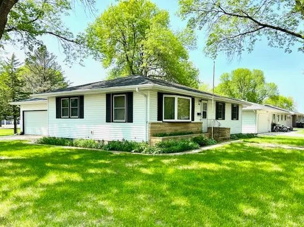 902 N Renville St, Winthrop, MN 55396