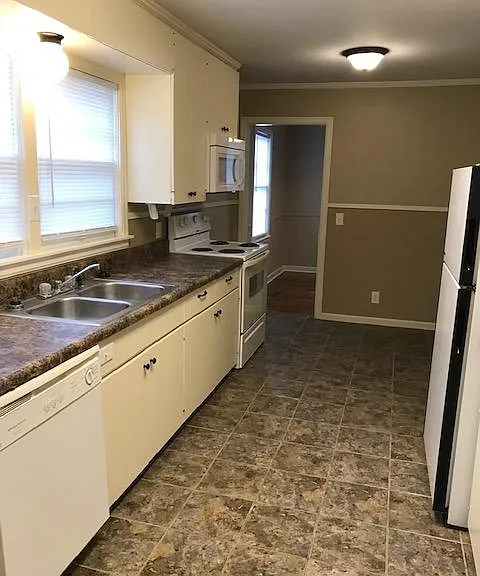 517 Overstreet Dr — Photo 6