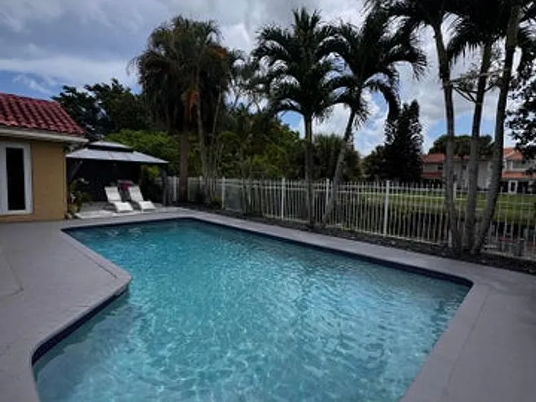 10302 Buena Ventura Dr — Photo 1
