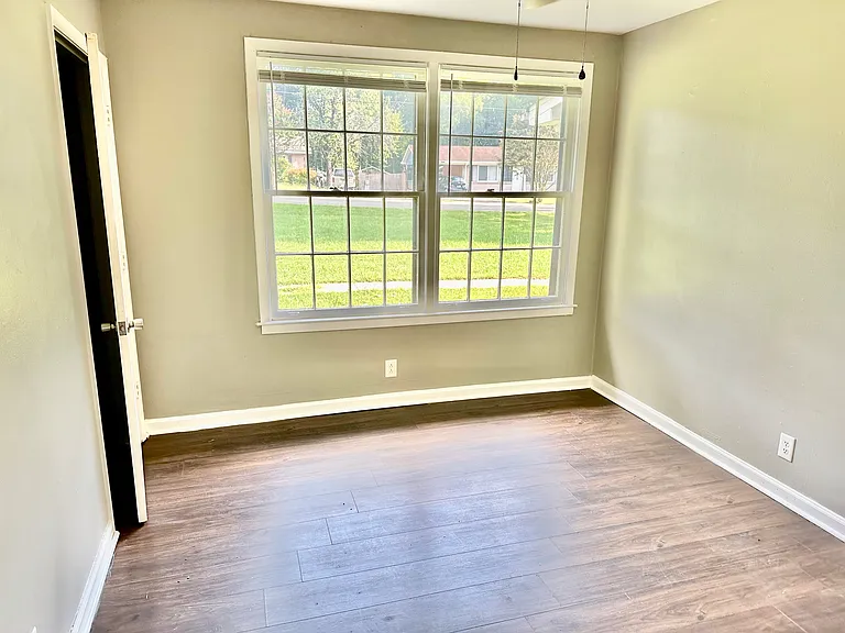 1905 Fern Dr — Photo 9