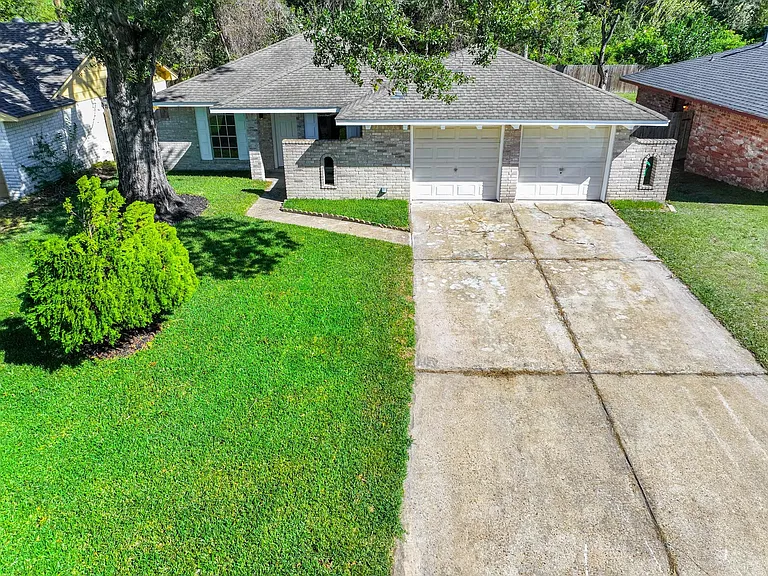10126 Pine Moss Dr — Photo 2